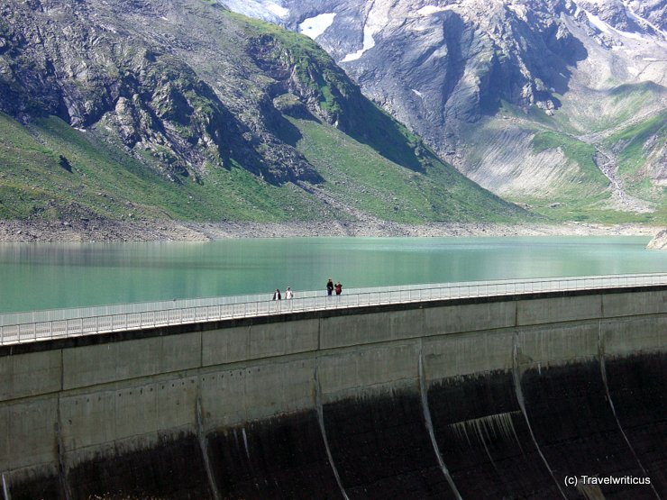 Walk along the Moosersperre dam in Kaprun, Austria