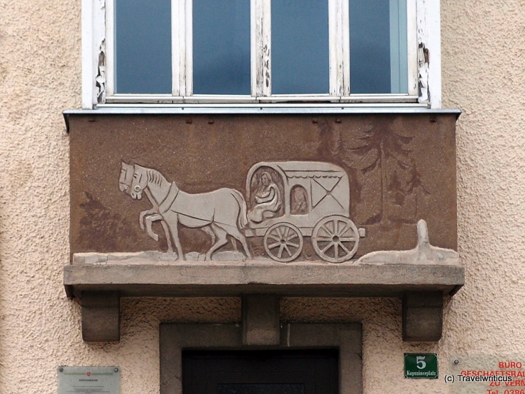 Depiction of a Roman coach on the post office building