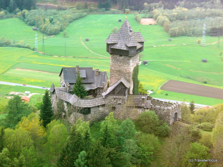 View of Burg Niederfalkenstein from railway bridge