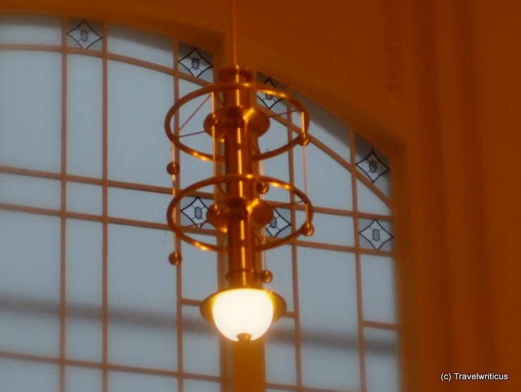 Vintage lamp at Salzburg central station