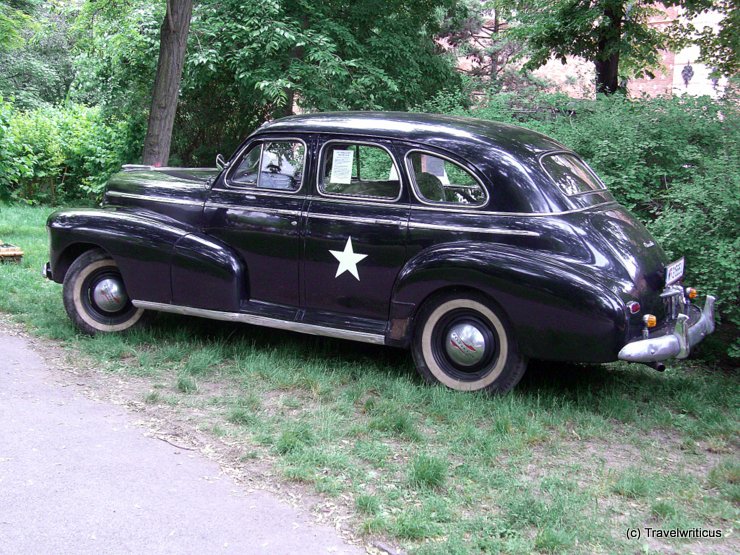 Chevrolet Fleetmaster 1946 near Heeresgeschichtliches Museum