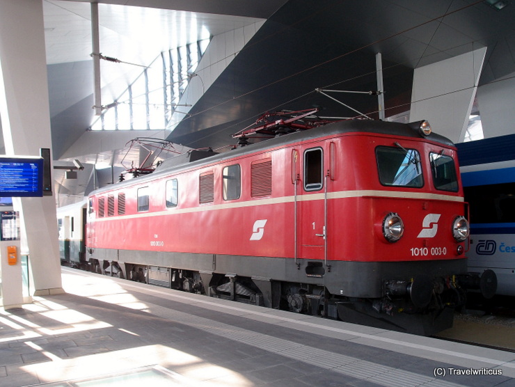 Classic electric locomotive ÖBB 1010 003-0 (1955) in Vienna, Austria