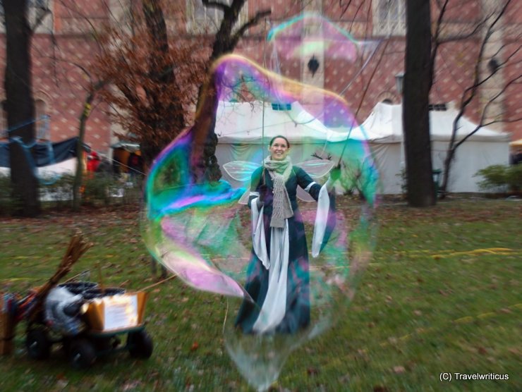 Princess in a soap bubble in front of the HGM in Vienna